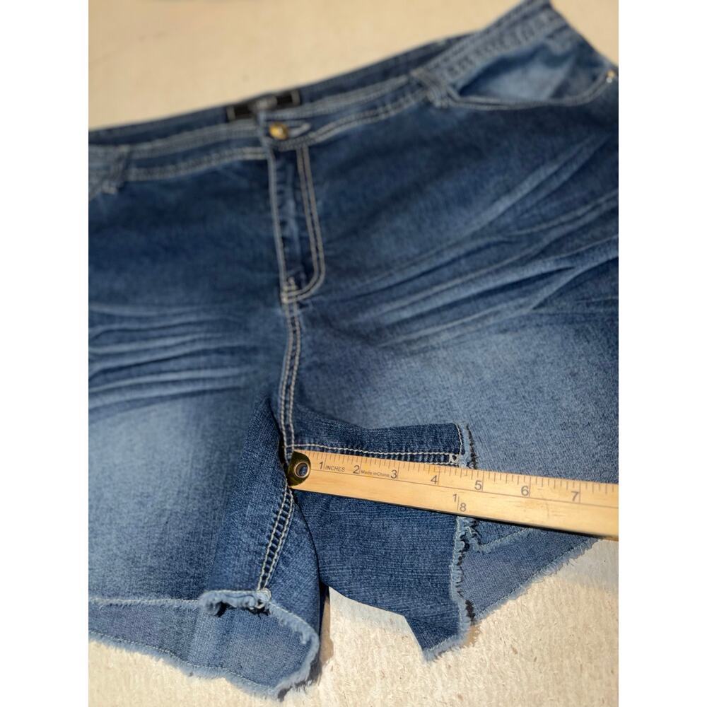Cato women’s raw hem blue jeans short with studded on side split - Picture 6 of 16